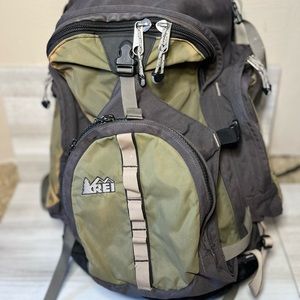 REI Alpine Frame Backpack 22x13 Olive Green